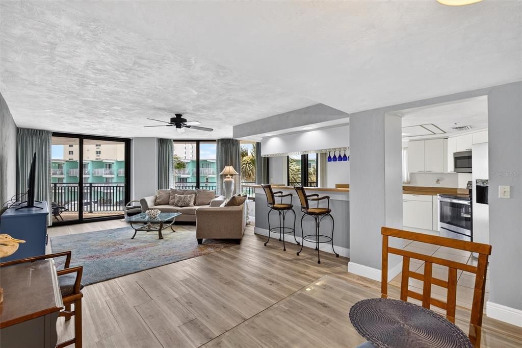 En Venta: $379,900 (2 camas, 2 baños, 1561 Pies cuadrados)