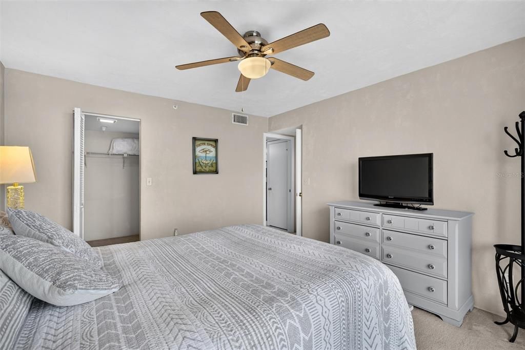 En Venta: $379,900 (2 camas, 2 baños, 1561 Pies cuadrados)