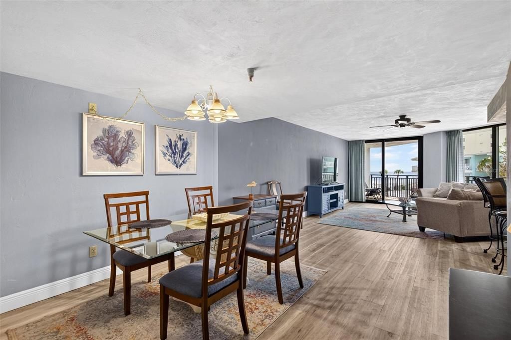 En Venta: $379,900 (2 camas, 2 baños, 1561 Pies cuadrados)