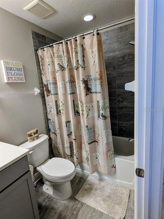 En Venta: $385,000 (2 camas, 2 baños, 1571 Pies cuadrados)