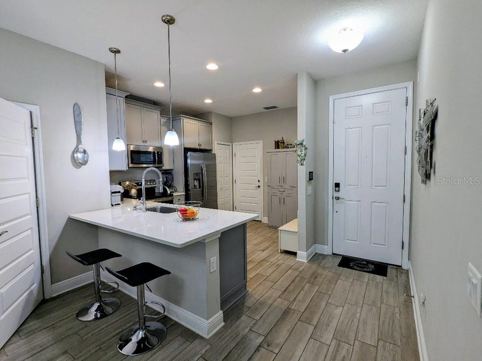 En Venta: $385,000 (2 camas, 2 baños, 1571 Pies cuadrados)