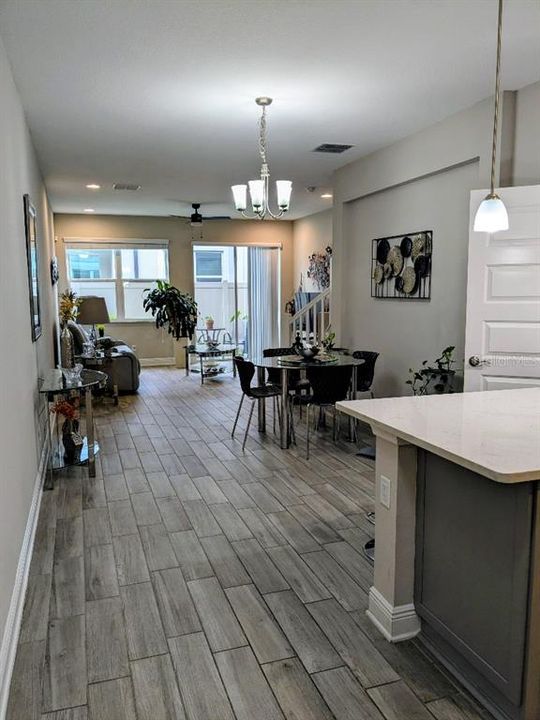 En Venta: $385,000 (2 camas, 2 baños, 1571 Pies cuadrados)
