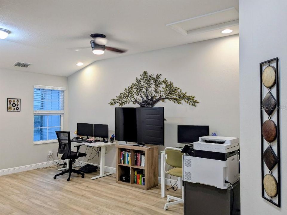 En Venta: $385,000 (2 camas, 2 baños, 1571 Pies cuadrados)