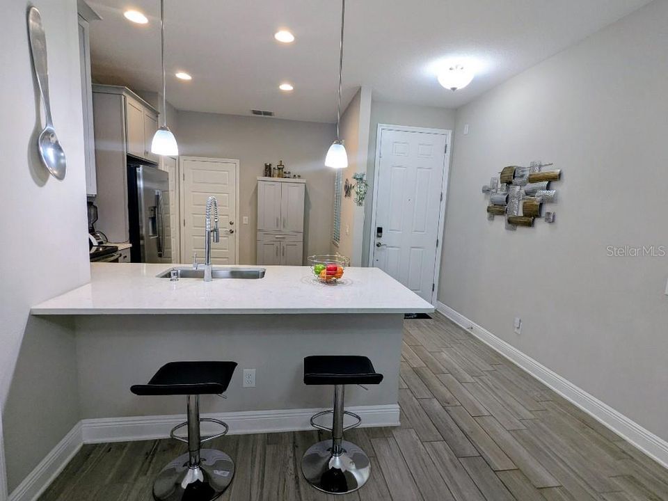 En Venta: $385,000 (2 camas, 2 baños, 1571 Pies cuadrados)