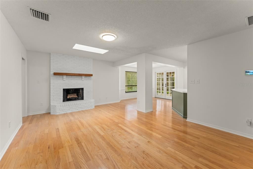 На продажу: $465,000 (4 спален, 2 ванн, 1939 Квадратных фут)