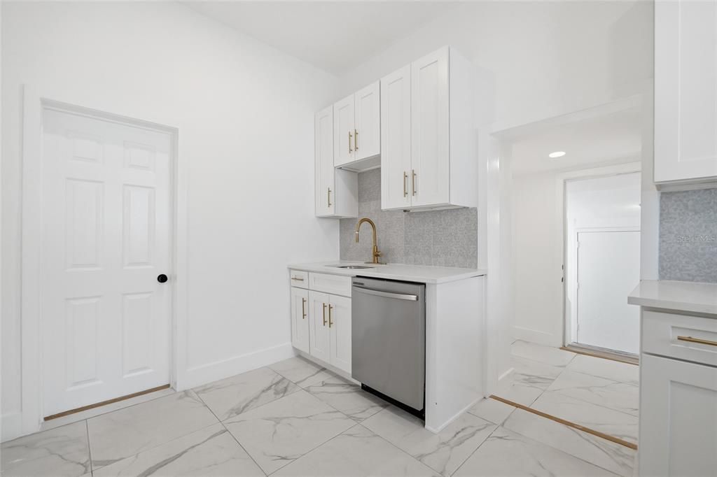 В аренду: $2,600 (3 спален, 1 ванн, 992 Квадратных фут)