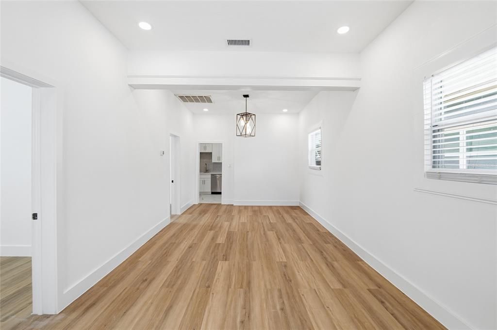 В аренду: $2,600 (3 спален, 1 ванн, 992 Квадратных фут)
