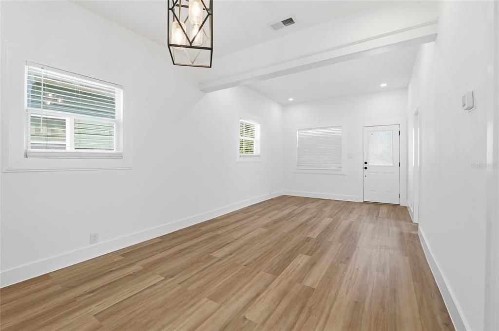 В аренду: $2,600 (3 спален, 1 ванн, 992 Квадратных фут)