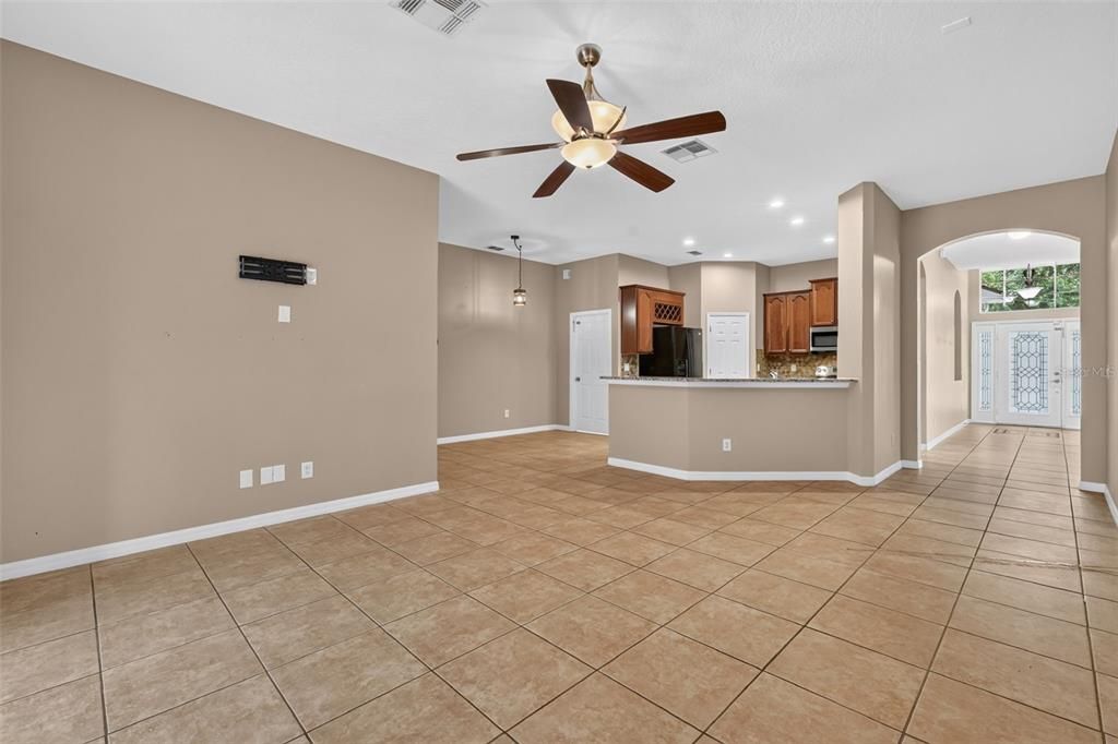 En Venta: $639,000 (4 camas, 3 baños, 2818 Pies cuadrados)