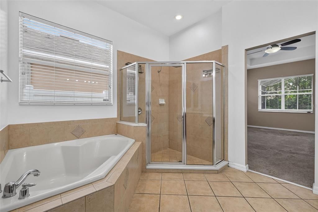 En Venta: $639,000 (4 camas, 3 baños, 2818 Pies cuadrados)