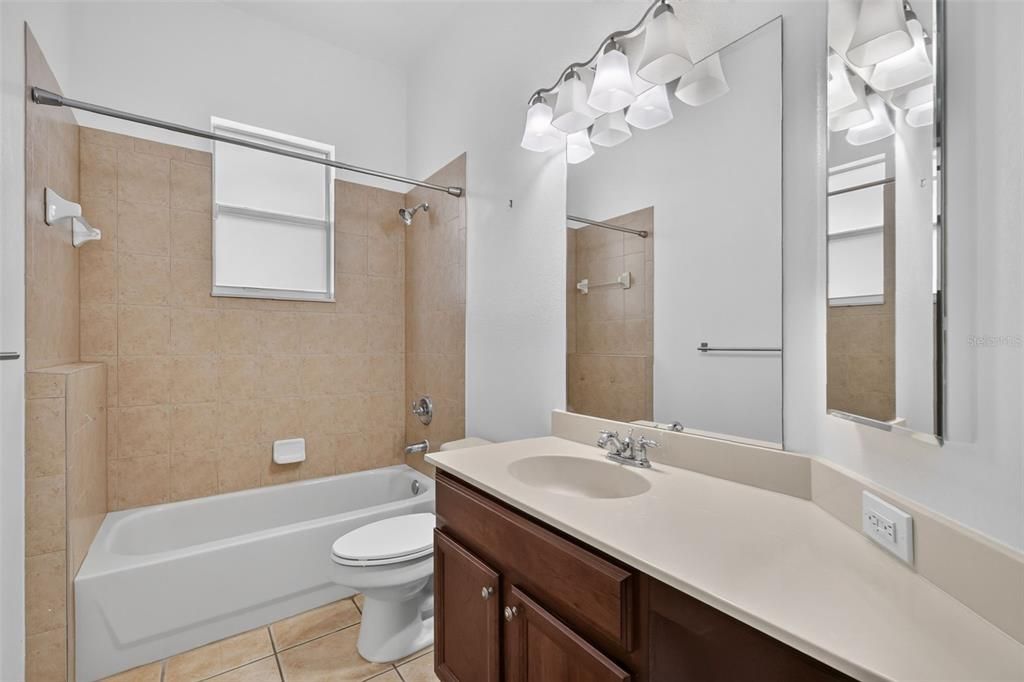 En Venta: $639,000 (4 camas, 3 baños, 2818 Pies cuadrados)