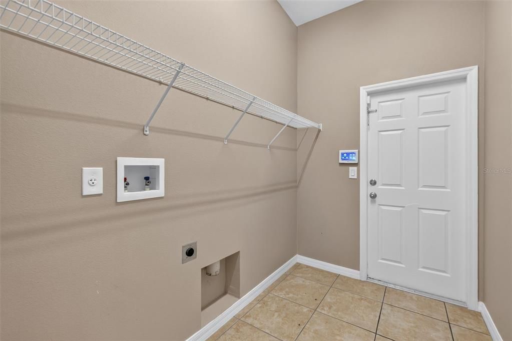 En Venta: $639,000 (4 camas, 3 baños, 2818 Pies cuadrados)