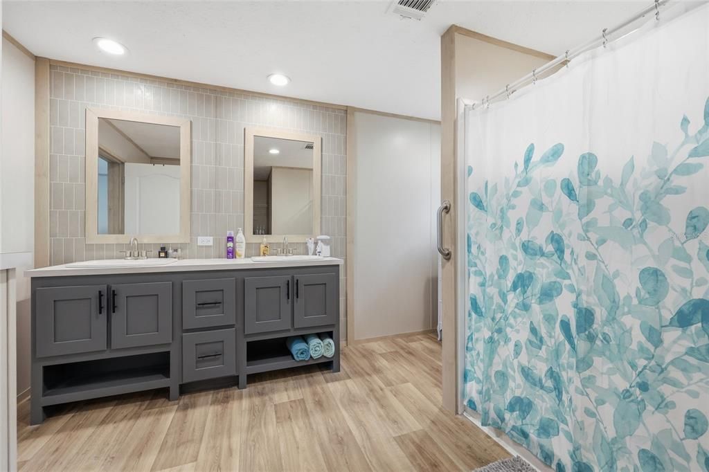 For Sale: $268,500 (3 beds, 2 baths, 1512 Square Feet)