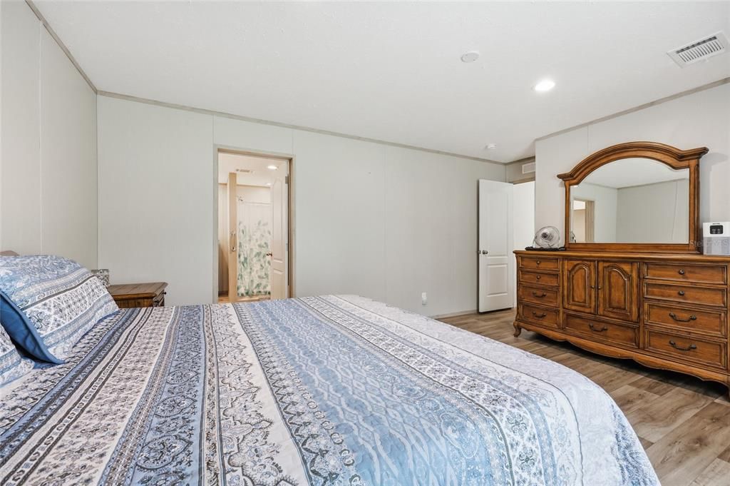 For Sale: $268,500 (3 beds, 2 baths, 1512 Square Feet)