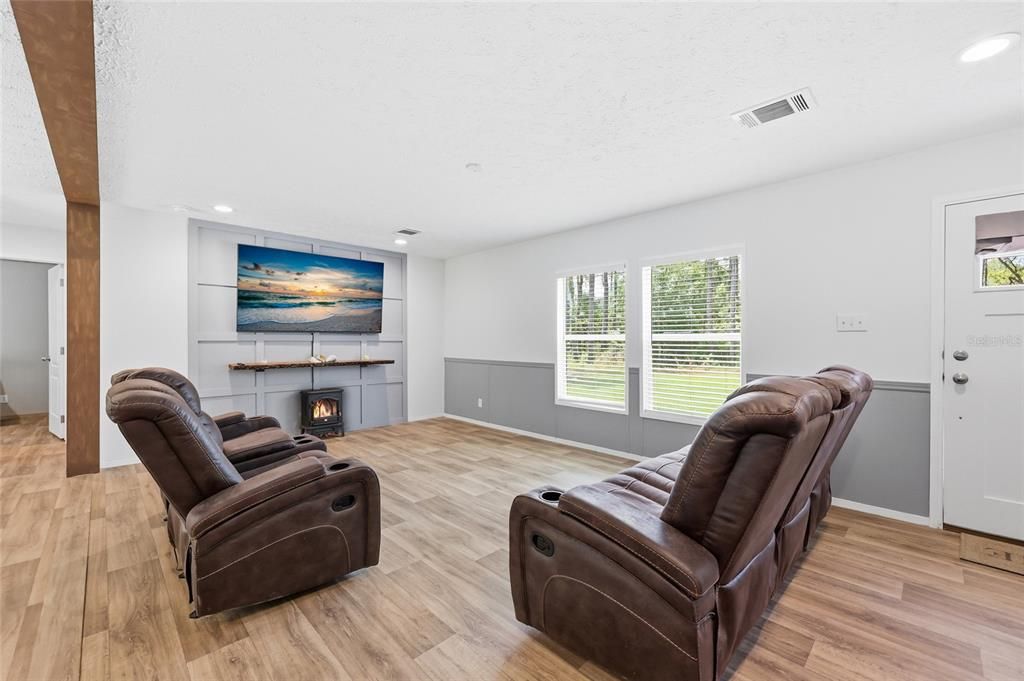For Sale: $268,500 (3 beds, 2 baths, 1512 Square Feet)