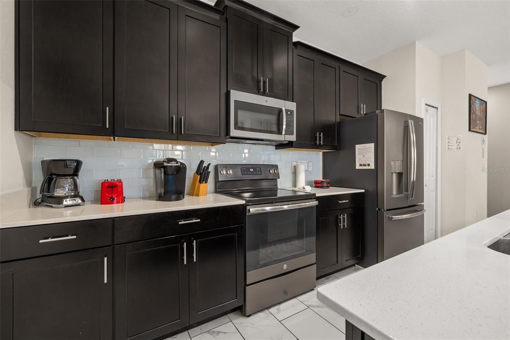 For Sale: $390,000 (4 beds, 3 baths, 1914 Square Feet)