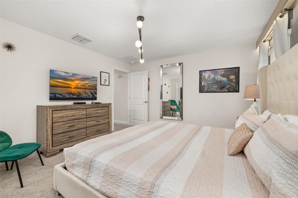 For Sale: $390,000 (4 beds, 3 baths, 1914 Square Feet)