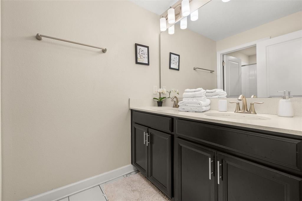 For Sale: $390,000 (4 beds, 3 baths, 1914 Square Feet)