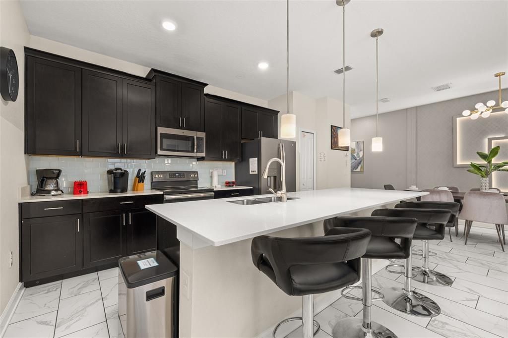 For Sale: $390,000 (4 beds, 3 baths, 1914 Square Feet)