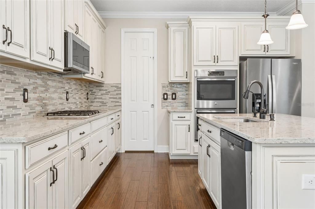 For Rent: $4,150 (3 beds, 2 baths, 2585 Square Feet)