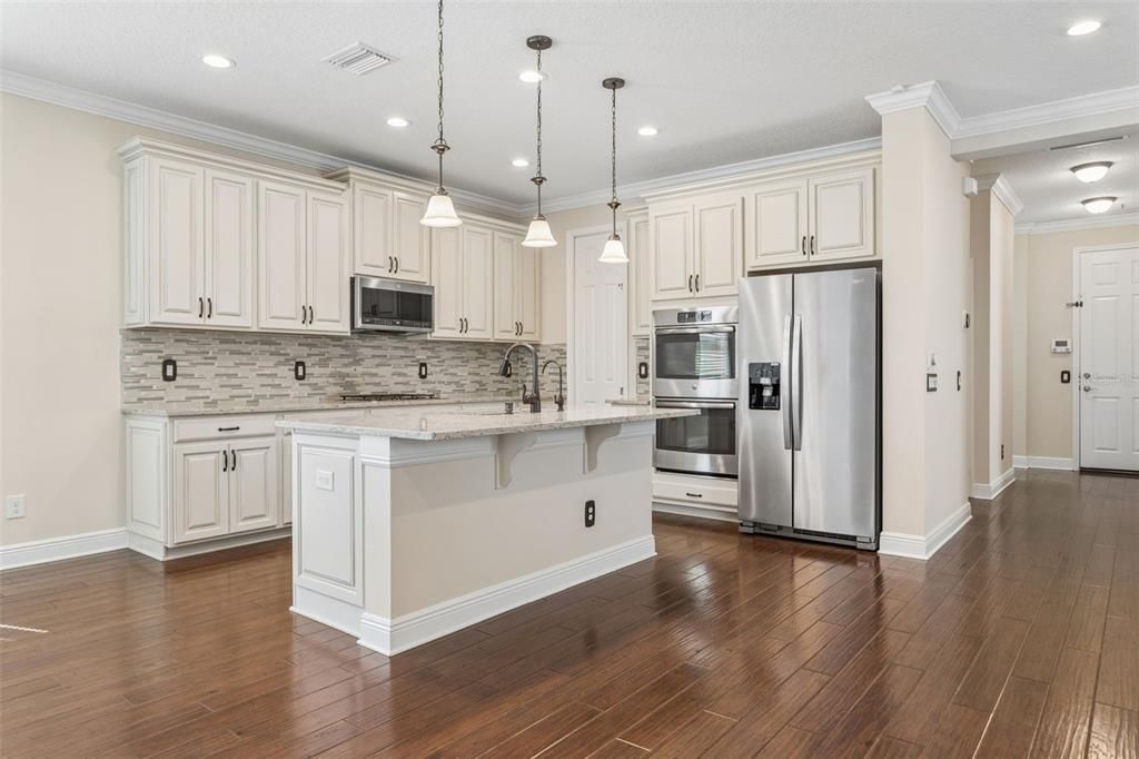 For Rent: $4,150 (3 beds, 2 baths, 2585 Square Feet)