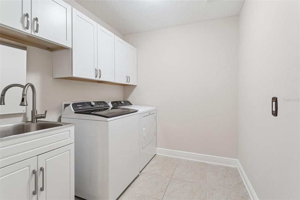 For Rent: $4,150 (3 beds, 2 baths, 2585 Square Feet)