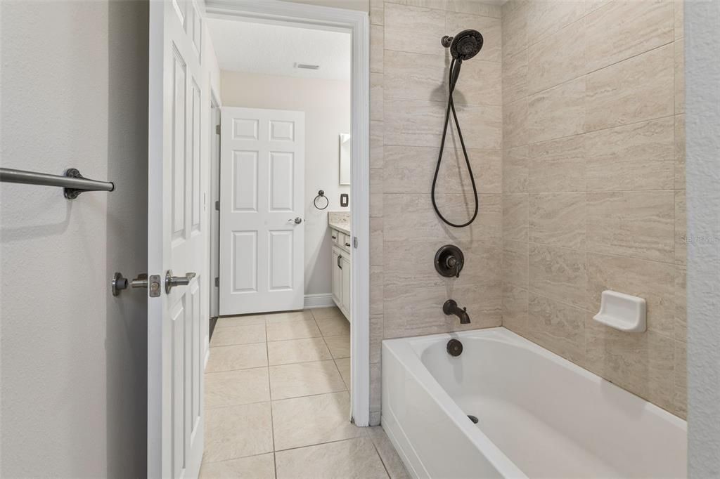 For Rent: $4,150 (3 beds, 2 baths, 2585 Square Feet)