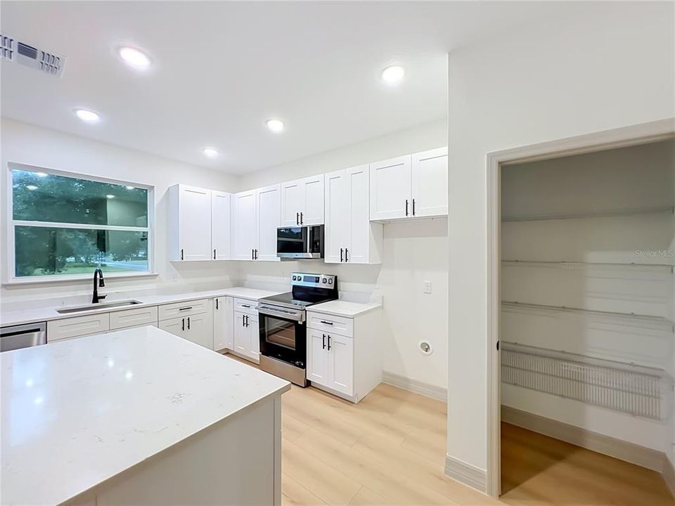 На продажу: $549,000 (4 спален, 3 ванн, 2385 Квадратных фут)