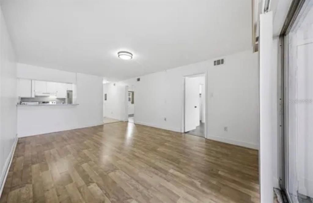For Rent: $2,375 (2 beds, 1 baths, 840 Square Feet)