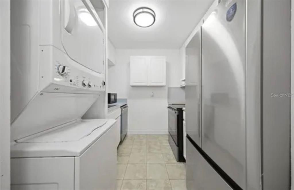 For Rent: $2,375 (2 beds, 1 baths, 840 Square Feet)