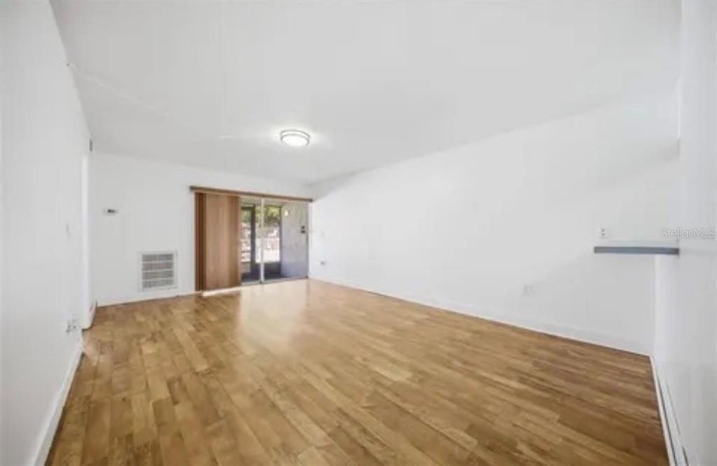 For Rent: $2,375 (2 beds, 1 baths, 840 Square Feet)