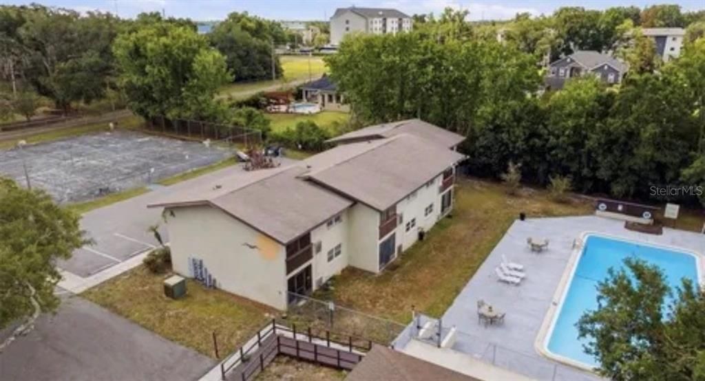 For Rent: $2,375 (2 beds, 1 baths, 840 Square Feet)