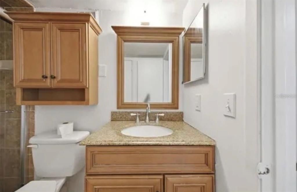 For Rent: $2,375 (2 beds, 1 baths, 840 Square Feet)