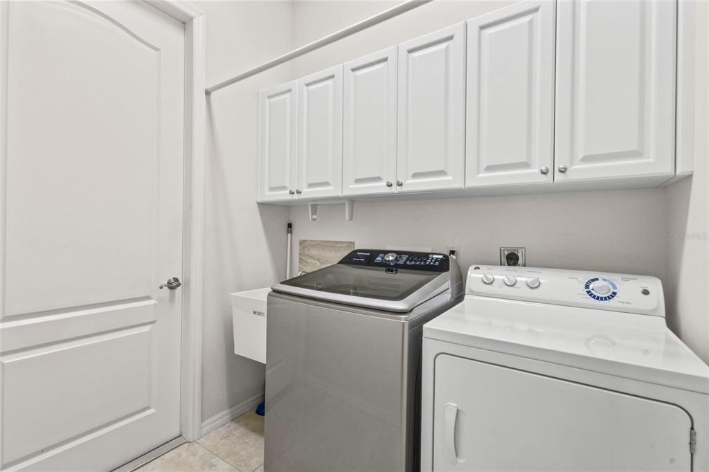 For Sale: $480,000 (3 beds, 2 baths, 2215 Square Feet)