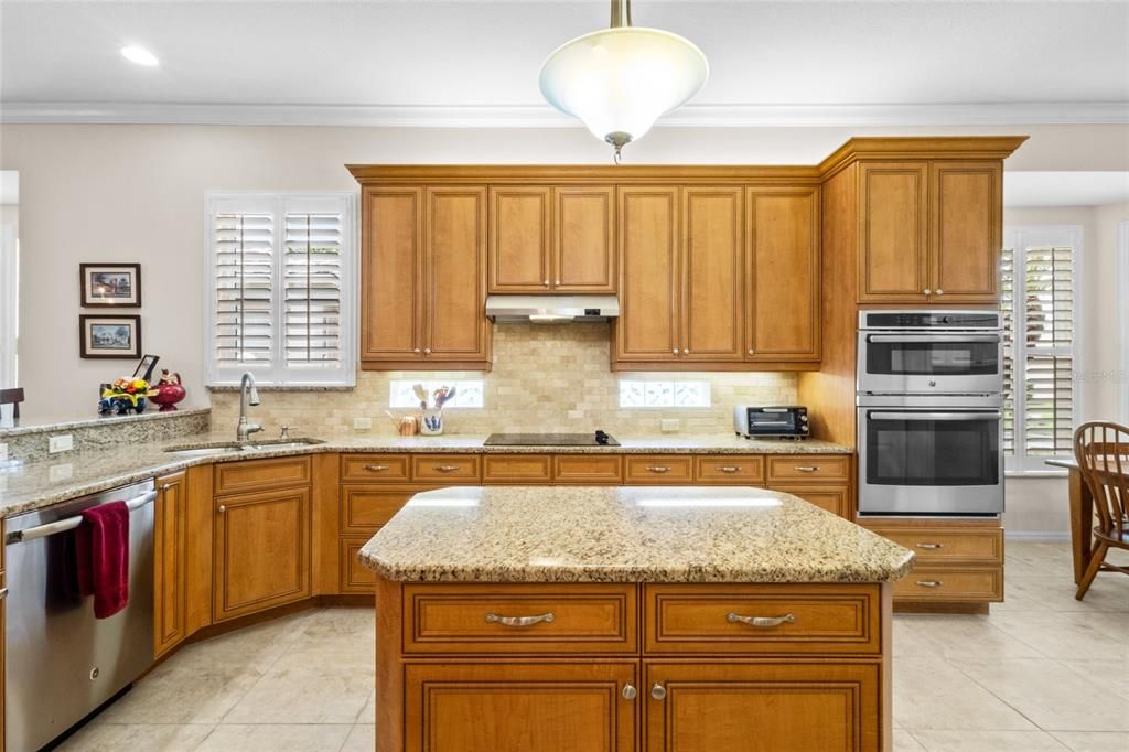 For Sale: $480,000 (3 beds, 2 baths, 2215 Square Feet)