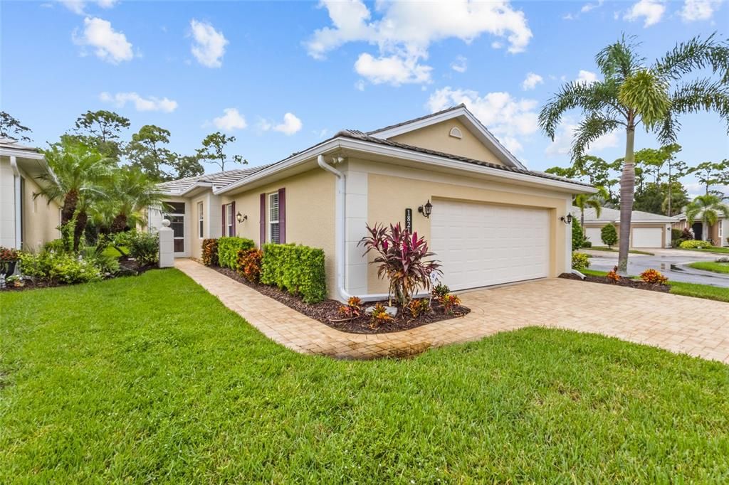 For Sale: $480,000 (3 beds, 2 baths, 2215 Square Feet)