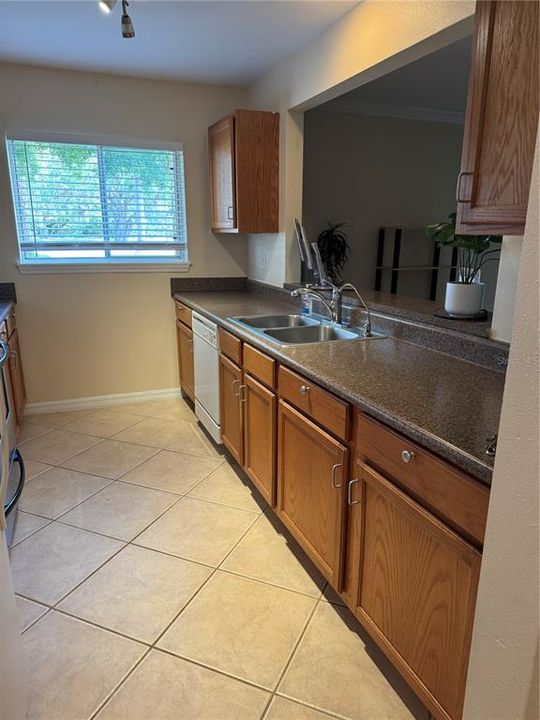 En Venta: $169,000 (2 camas, 2 baños, 1049 Pies cuadrados)