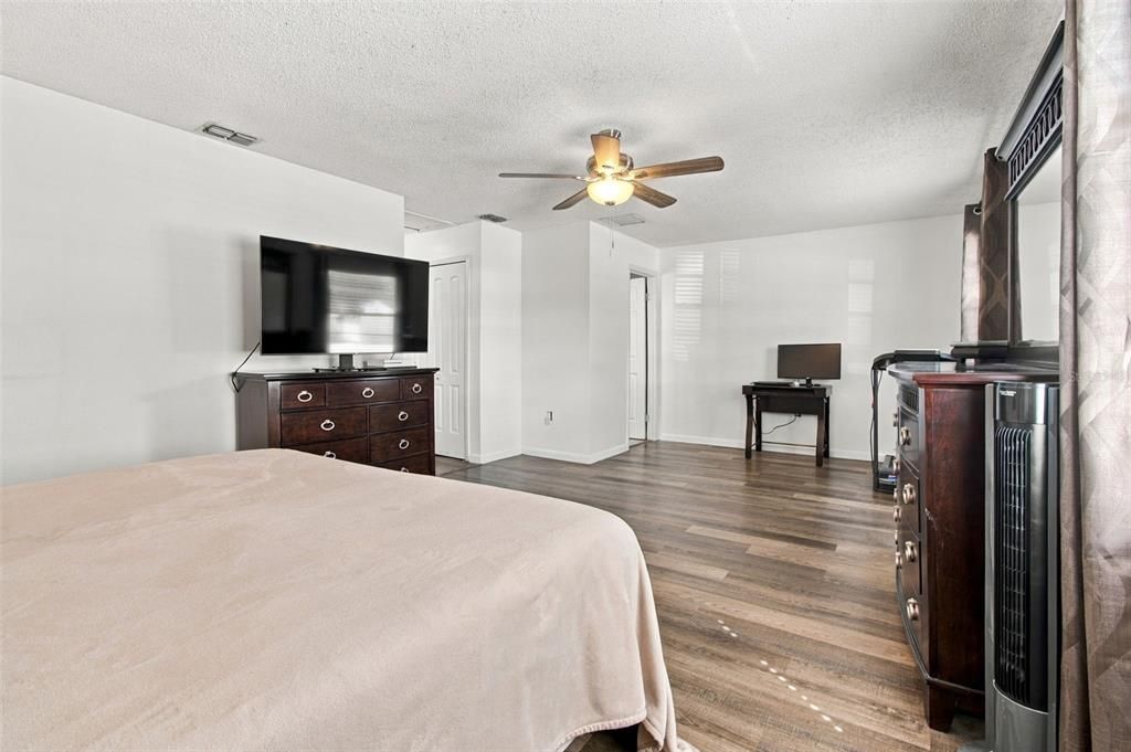 For Sale: $265,000 (2 beds, 2 baths, 1115 Square Feet)