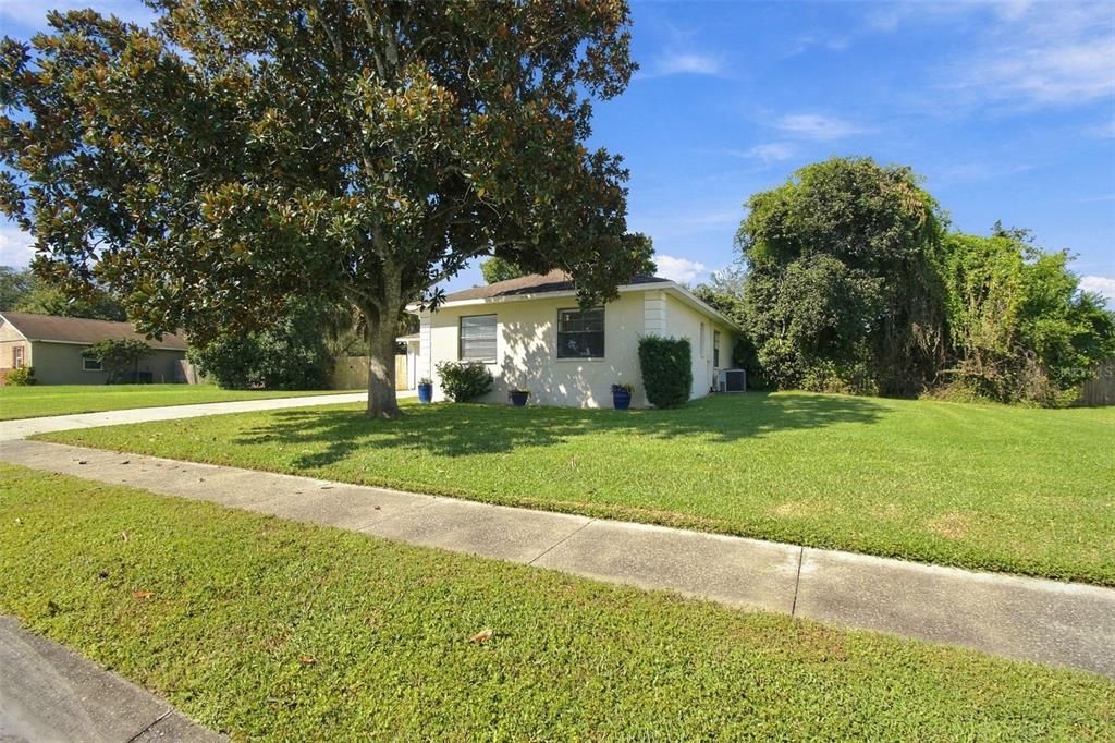 For Sale: $265,000 (2 beds, 2 baths, 1115 Square Feet)