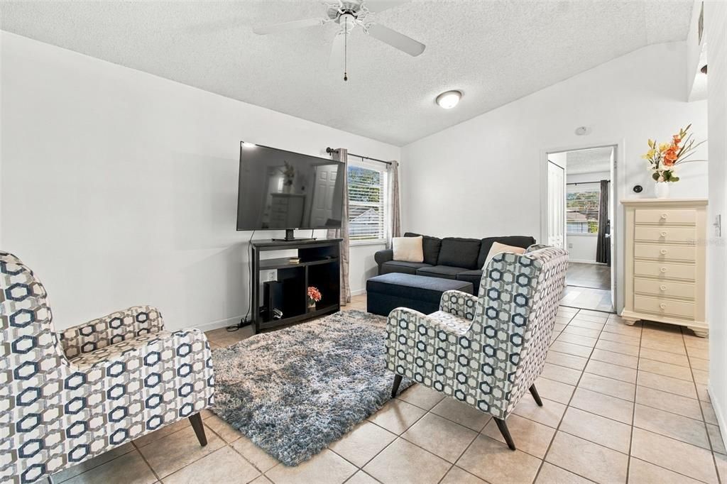 For Sale: $265,000 (2 beds, 2 baths, 1115 Square Feet)