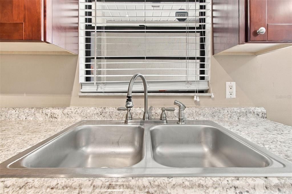 For Sale: $265,000 (2 beds, 2 baths, 1115 Square Feet)