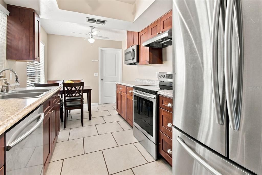 For Sale: $265,000 (2 beds, 2 baths, 1115 Square Feet)
