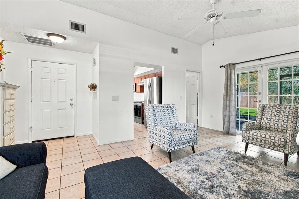 For Sale: $265,000 (2 beds, 2 baths, 1115 Square Feet)
