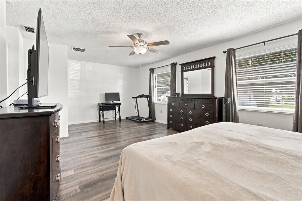 For Sale: $265,000 (2 beds, 2 baths, 1115 Square Feet)