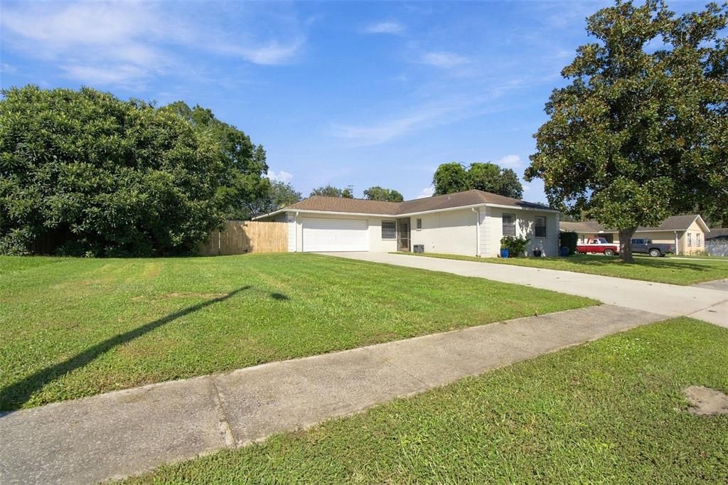 For Sale: $265,000 (2 beds, 2 baths, 1115 Square Feet)