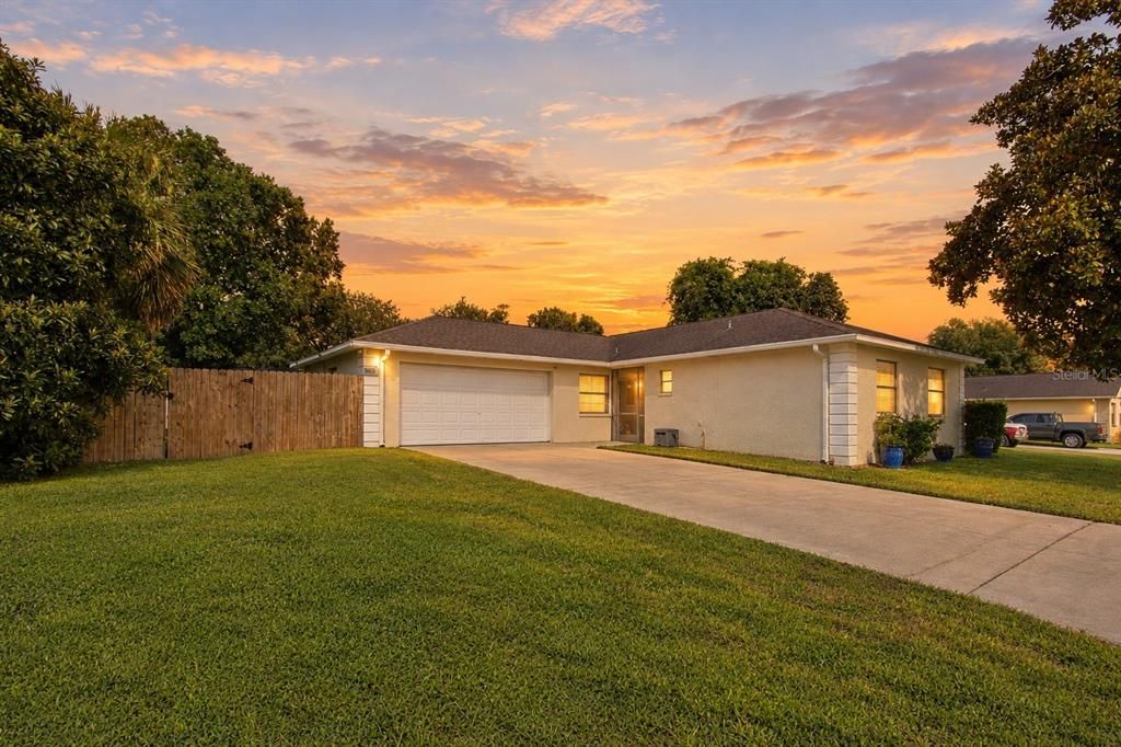 For Sale: $265,000 (2 beds, 2 baths, 1115 Square Feet)