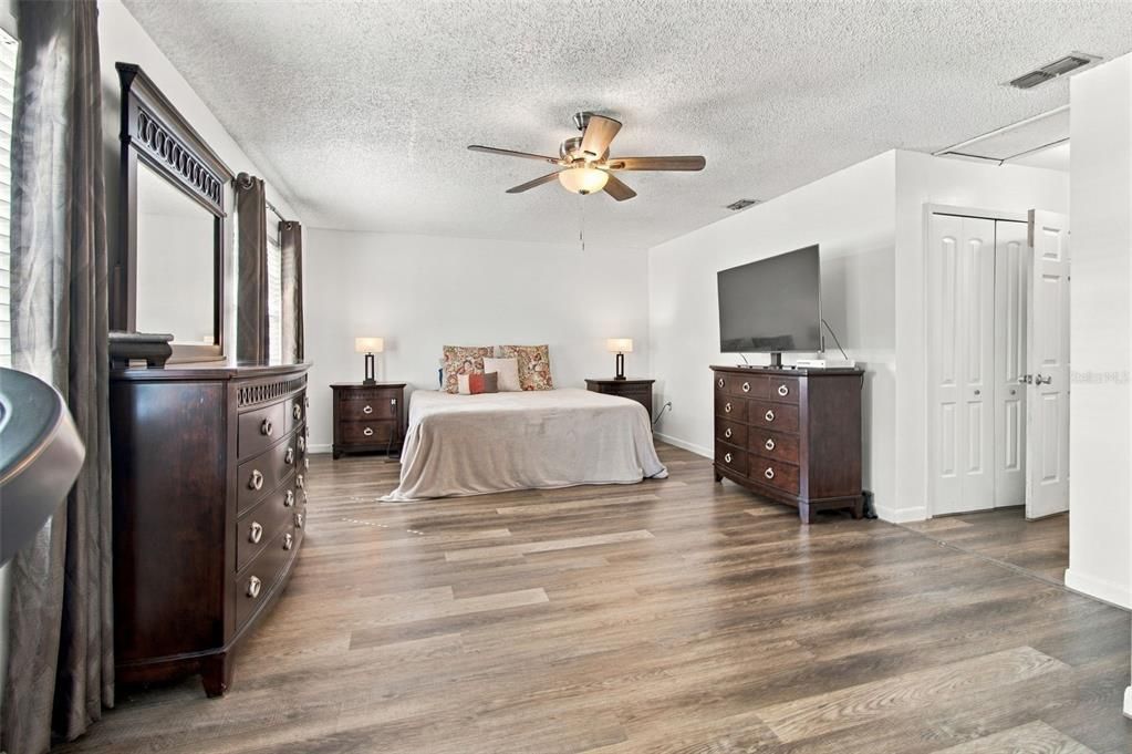 For Sale: $265,000 (2 beds, 2 baths, 1115 Square Feet)