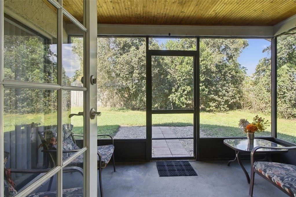 For Sale: $265,000 (2 beds, 2 baths, 1115 Square Feet)