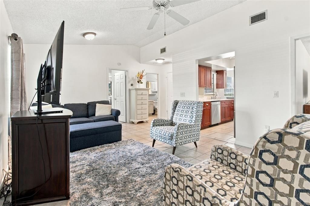 For Sale: $265,000 (2 beds, 2 baths, 1115 Square Feet)