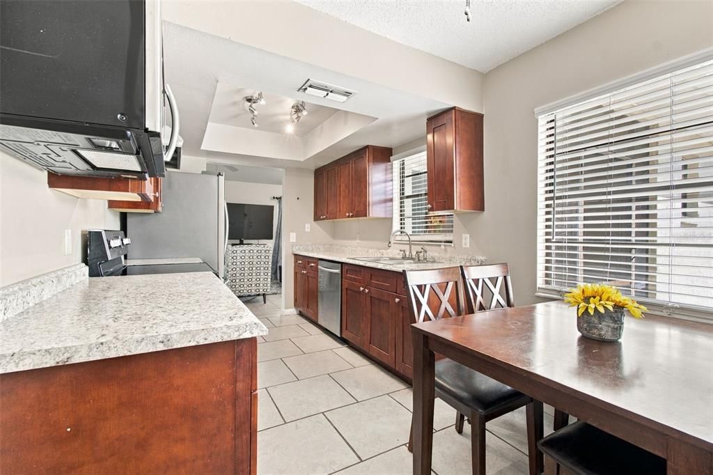 For Sale: $265,000 (2 beds, 2 baths, 1115 Square Feet)